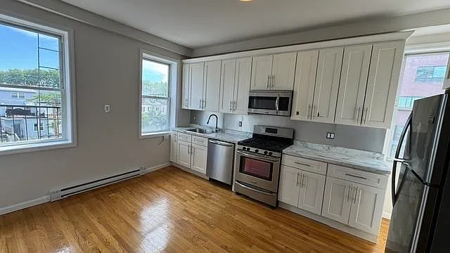 560 Newark Ave #3R — Photo 3