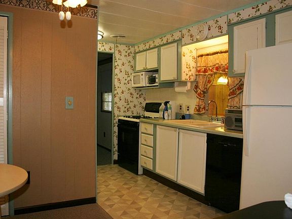 4th image of 8022 SE Skylark Ave