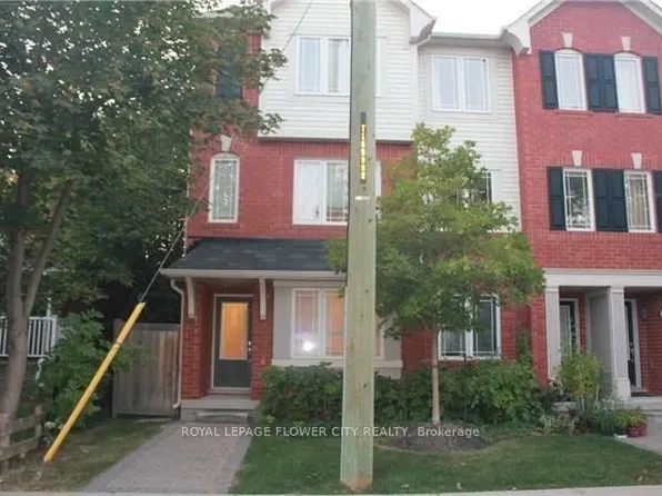 50 Hillcrest Ave #8, Brampton, ON L6W 0B1