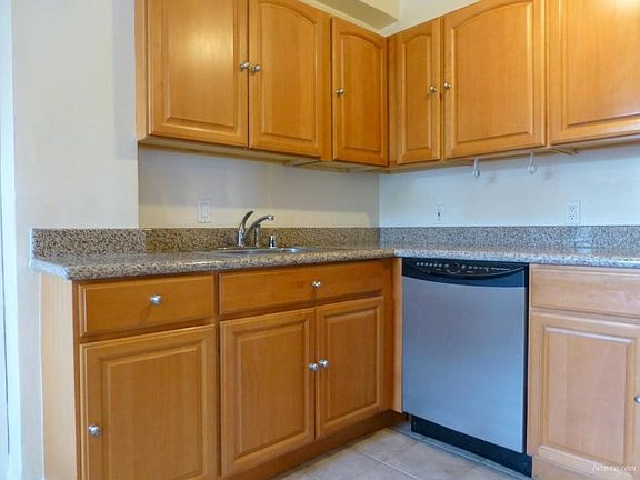 4th image of 1830 Clay St APT 104