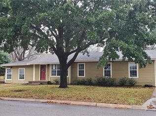 908 Kent St, Taylor, TX 76574
