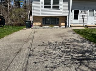 10 Lancelot Dr, Derry, NH 03038