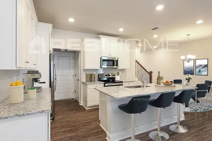 4 bed, 2.5 bath, 1833 sqft, $1,975 — Photo 4