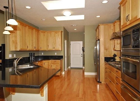 2nd image of 584 Scottsville Blvd