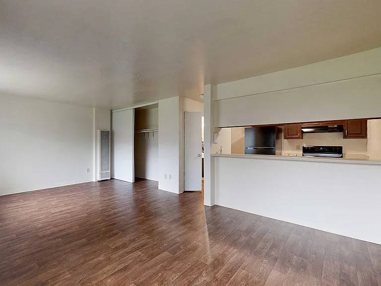 Boronda Manor — Photo 12