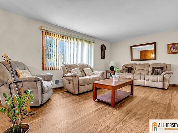 3rd image of 8 Whitehall Ave