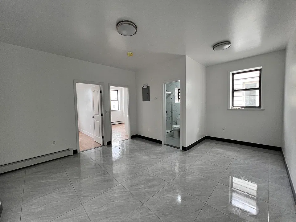 13 Bay 8th St #2R