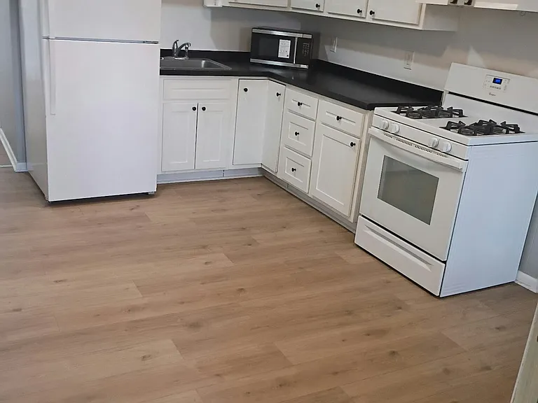 306 3rd St #3 — Photo 2