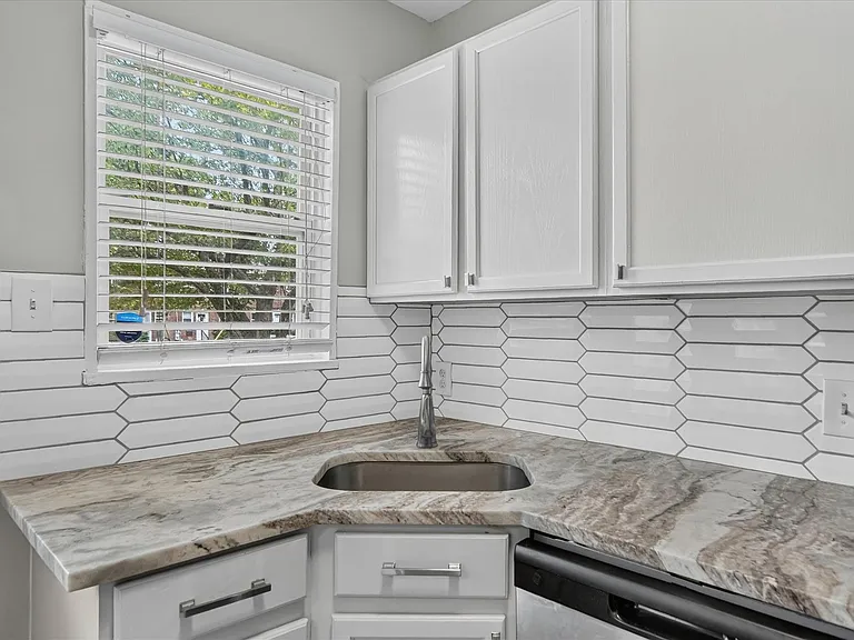 3284 Coolidge Hwy — Photo 16
