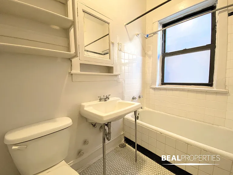 1025 Dempster St — Photo 15