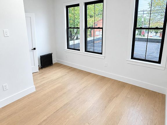 2nd image of 2419 Richmond Rd Floor 1