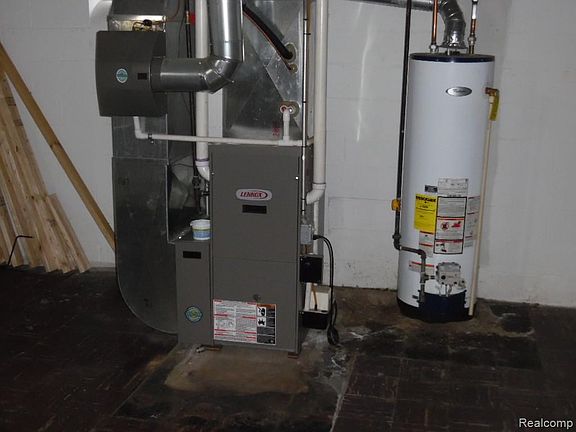 5th image of 1740 Cora St