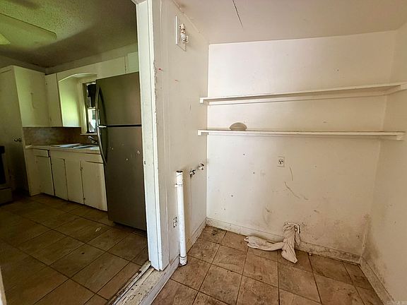 4th image of 509 Gordon St
