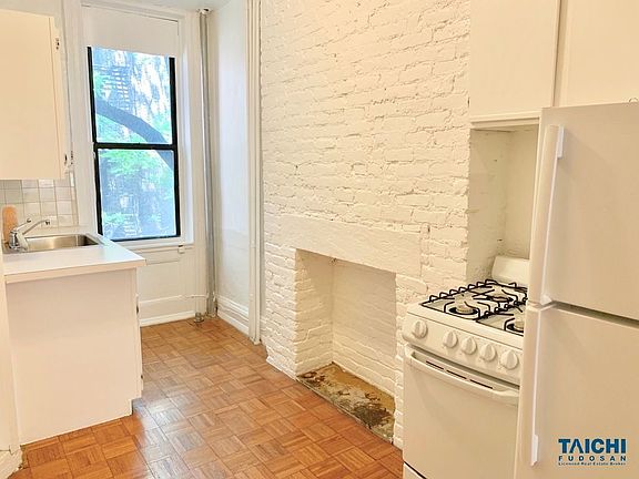 3rd image of 341 E 5th St APT 1