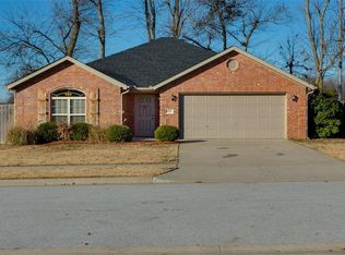 2605 N Indian Oaks Dr, Fayetteville, AR 72704