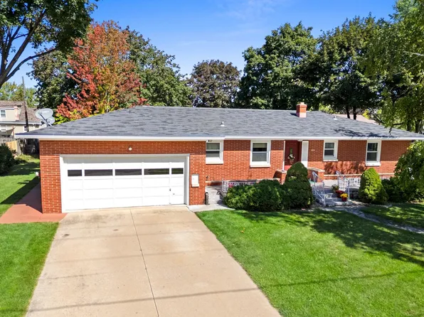 854 E Cecil St, Neenah, WI 54956