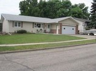 2019 Kennedy Ave, Bismarck, ND 58501