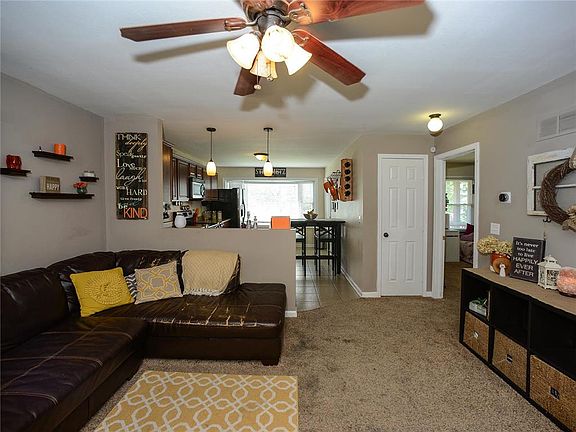 4th image of 3422 Woodend Ave