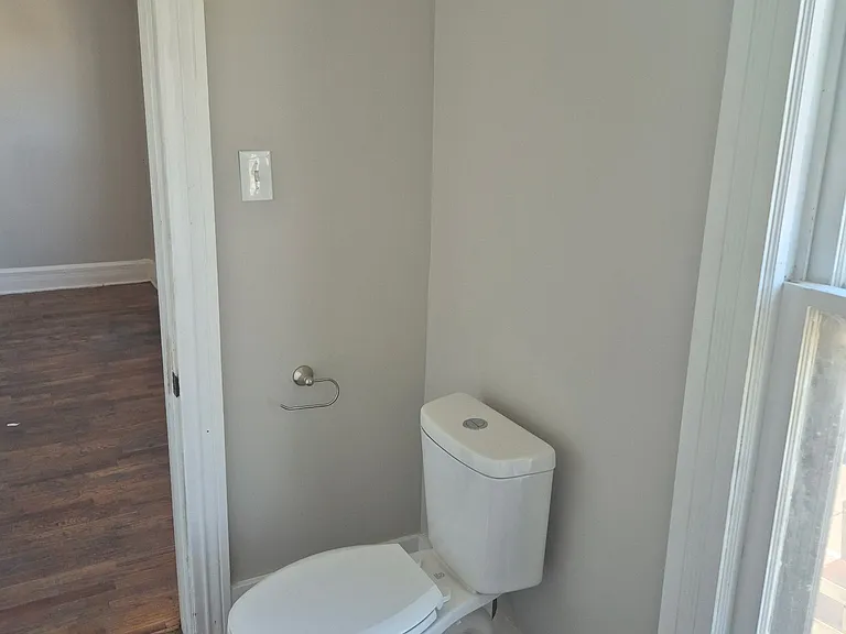 611 Nichol Ave #4 — Photo 5