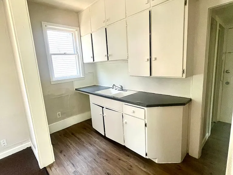 808 7th St NW — Photo 8