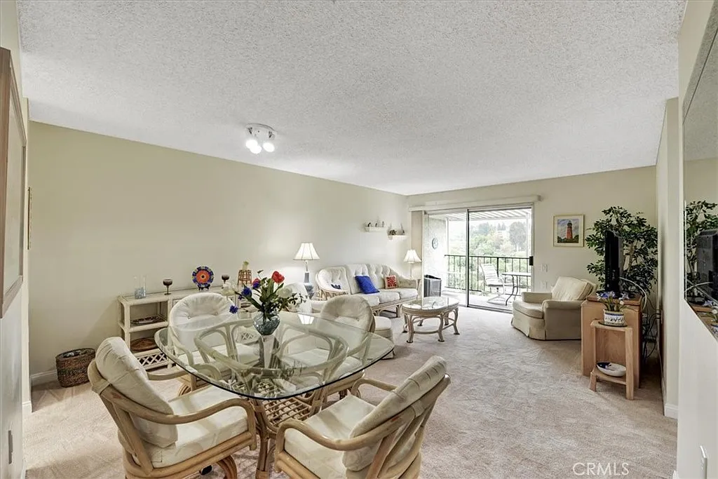 2 bed, 875 sqft, $2,600 — Photo 3