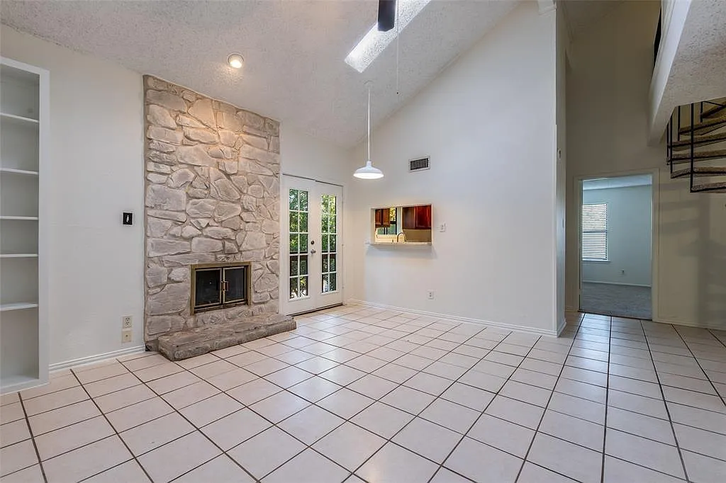 4 bed, 1229 sqft, $700 — Photo 2