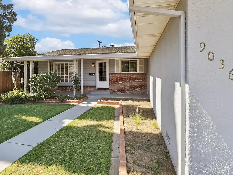9036 New Dawn Dr — Photo 2