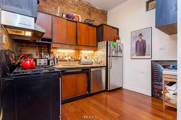 Rented by Town Residential | media 9