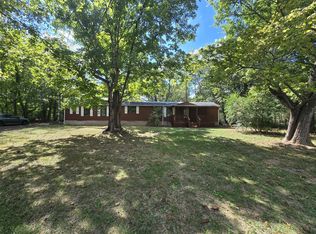 1169 Old Charlotte Rd, White Bluff, TN 37187