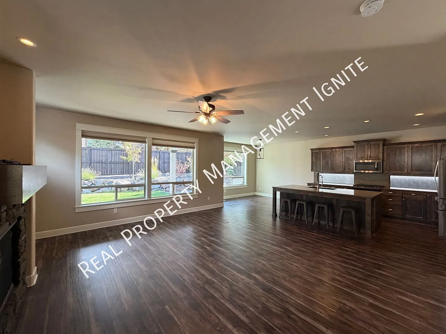 Beautifully Maintained Home with Community Amenities — Photo 4