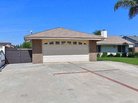 3rd image of 2214 S Hope Pl