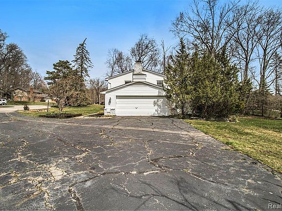 5th image of 779 Hawthorne Ct