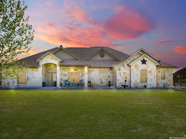167 Triple Bend Dr, La Vernia, TX 78121