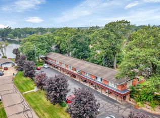 2515 S Commerce Rd APT 13, Walled Lake, MI 48390