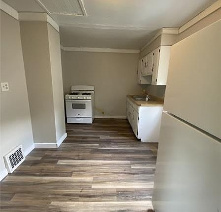 3rd image of 3342 Overbrook Dr APT 2