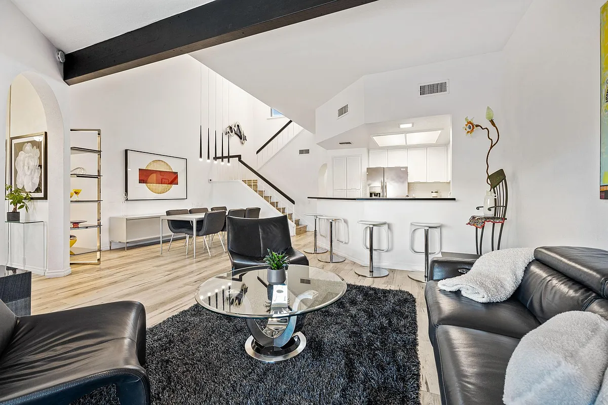 Building Photo - 49075 Mariposa Dr