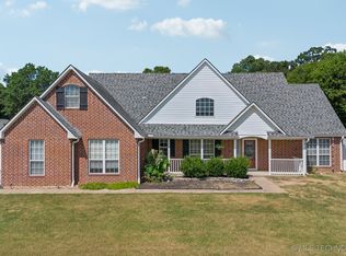 2209 E Southbrook Ave, Okmulgee, OK 74447