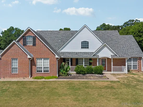 2209 E Southbrook Ave, Okmulgee, OK 74447