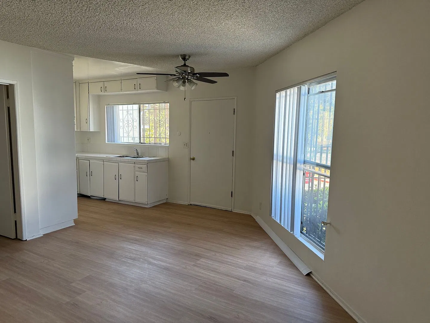 122 - Via Paseo Apartments — Photo 4
