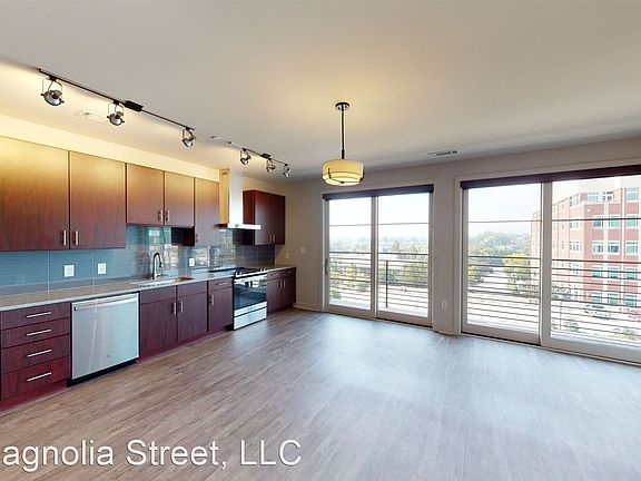 2nd image of 142 Magnolia St #102