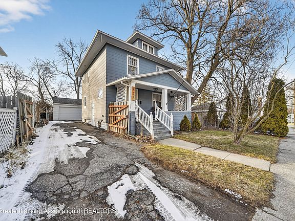 2nd image of 827 Cleveland St