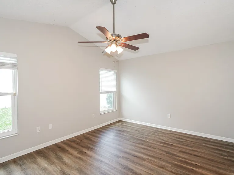 2047 Sarah Louise Dr — Photo 9
