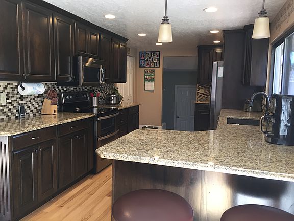 5th image of 360 Ashland Dr