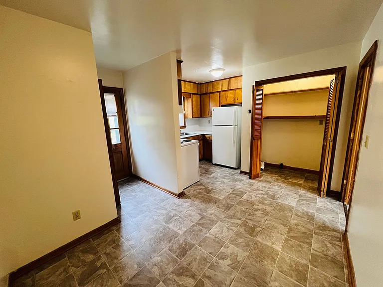 2 Bedroom, 1 Bath Apartment — Photo 47