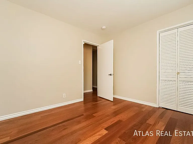8900 Poze Blvd — Photo 4