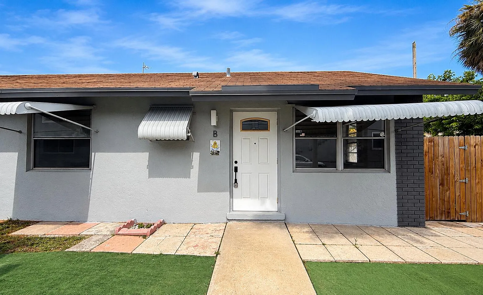 2 bed, 1.0 bath, 1560 sqft, $2,000 — Photo 1