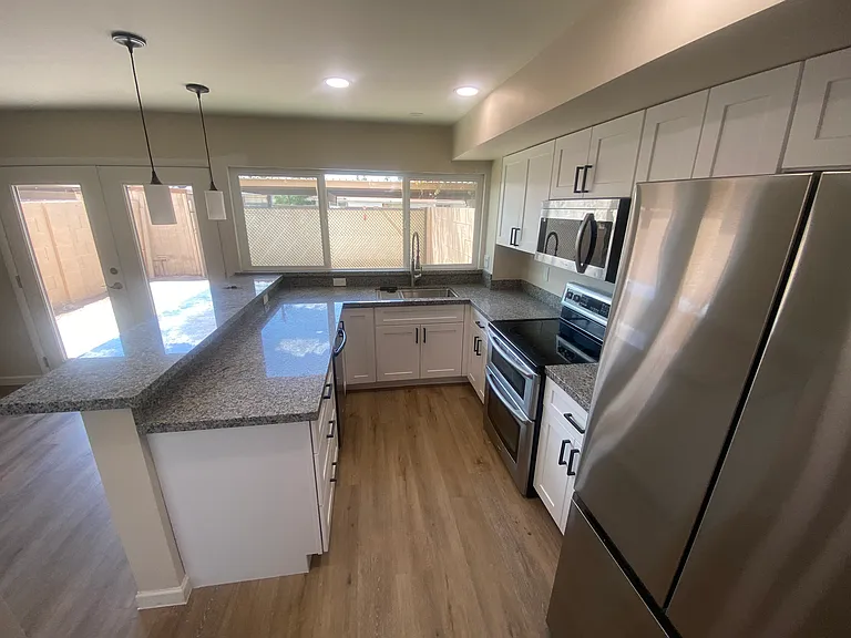1508 E Coronado Dr — Photo 4