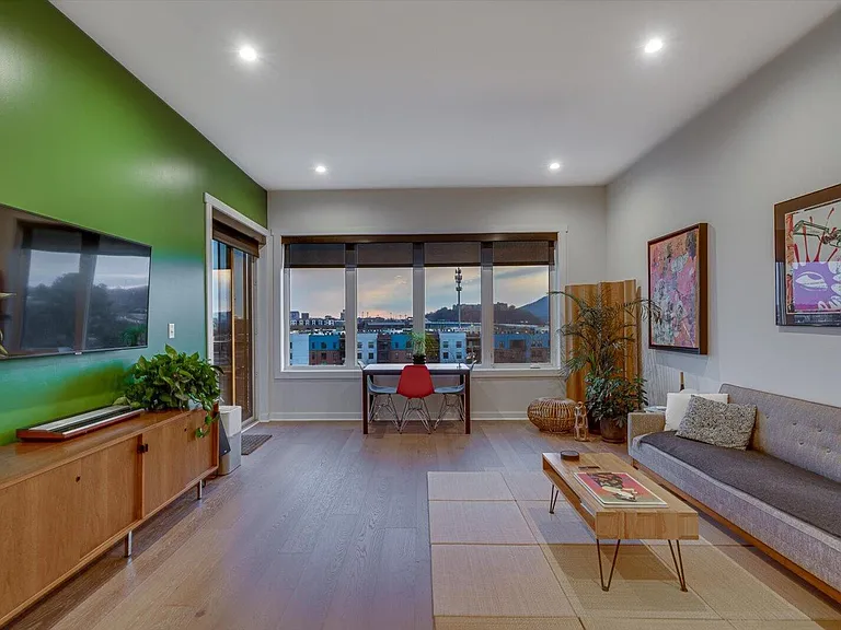 411 Fairpoint St #202 — Photo 37