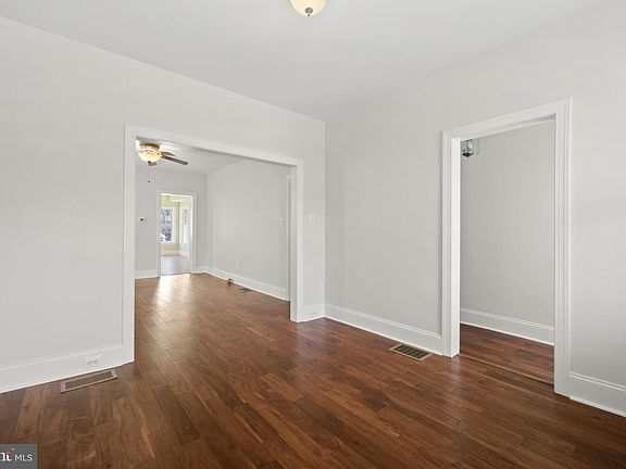 5th image of 321 Franklin Ave