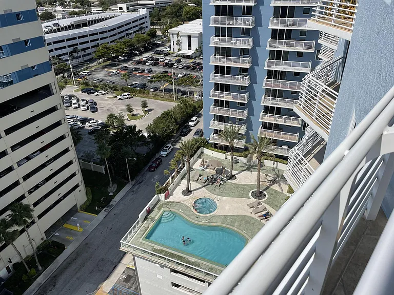 1551 N Flagler Drive Lph #17 — Photo 8